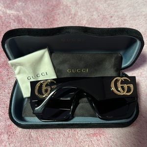 Gucci Sunglasses GG0956s black with large gold GGs